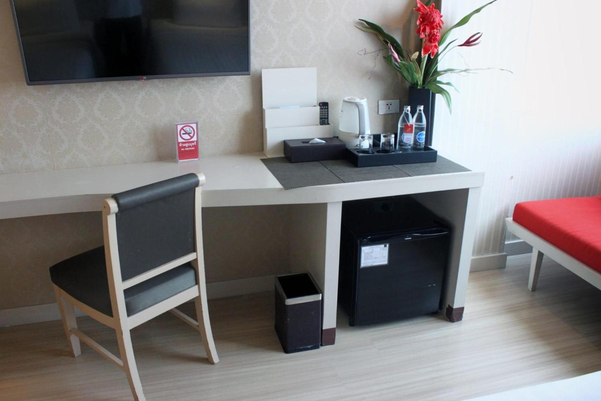 โรงแรมวีวิช V Wish Hotel Khon Kaen Exterior photo