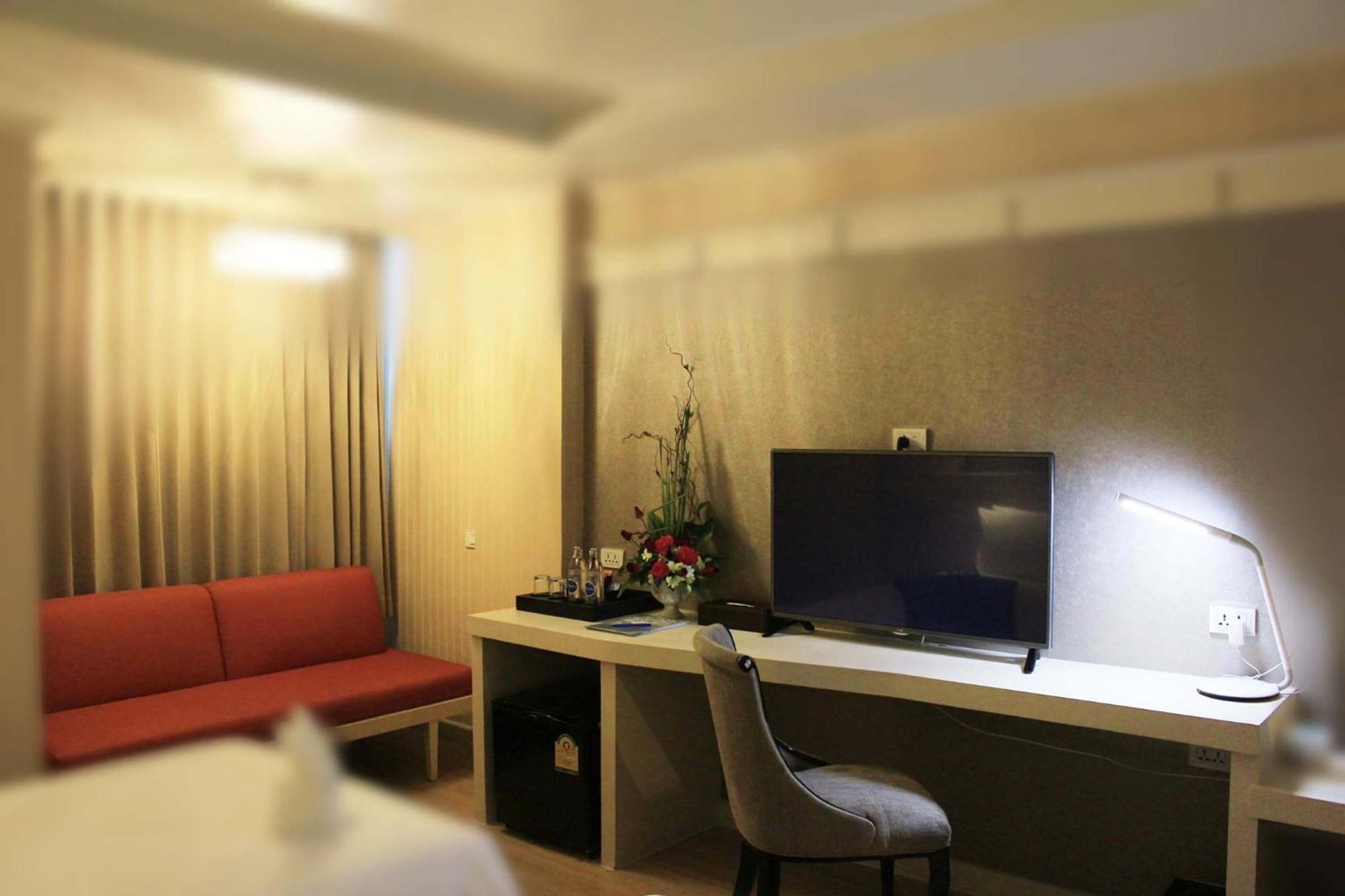 โรงแรมวีวิช V Wish Hotel Khon Kaen Exterior photo