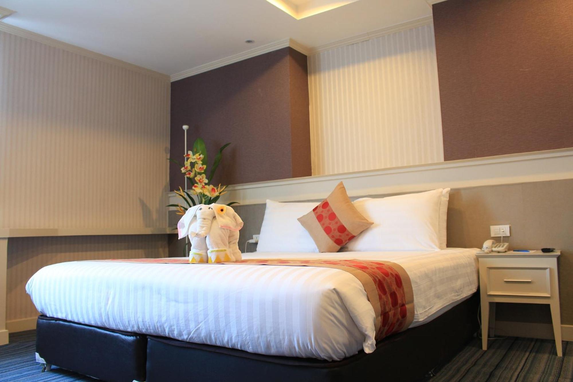 โรงแรมวีวิช V Wish Hotel Khon Kaen Exterior photo