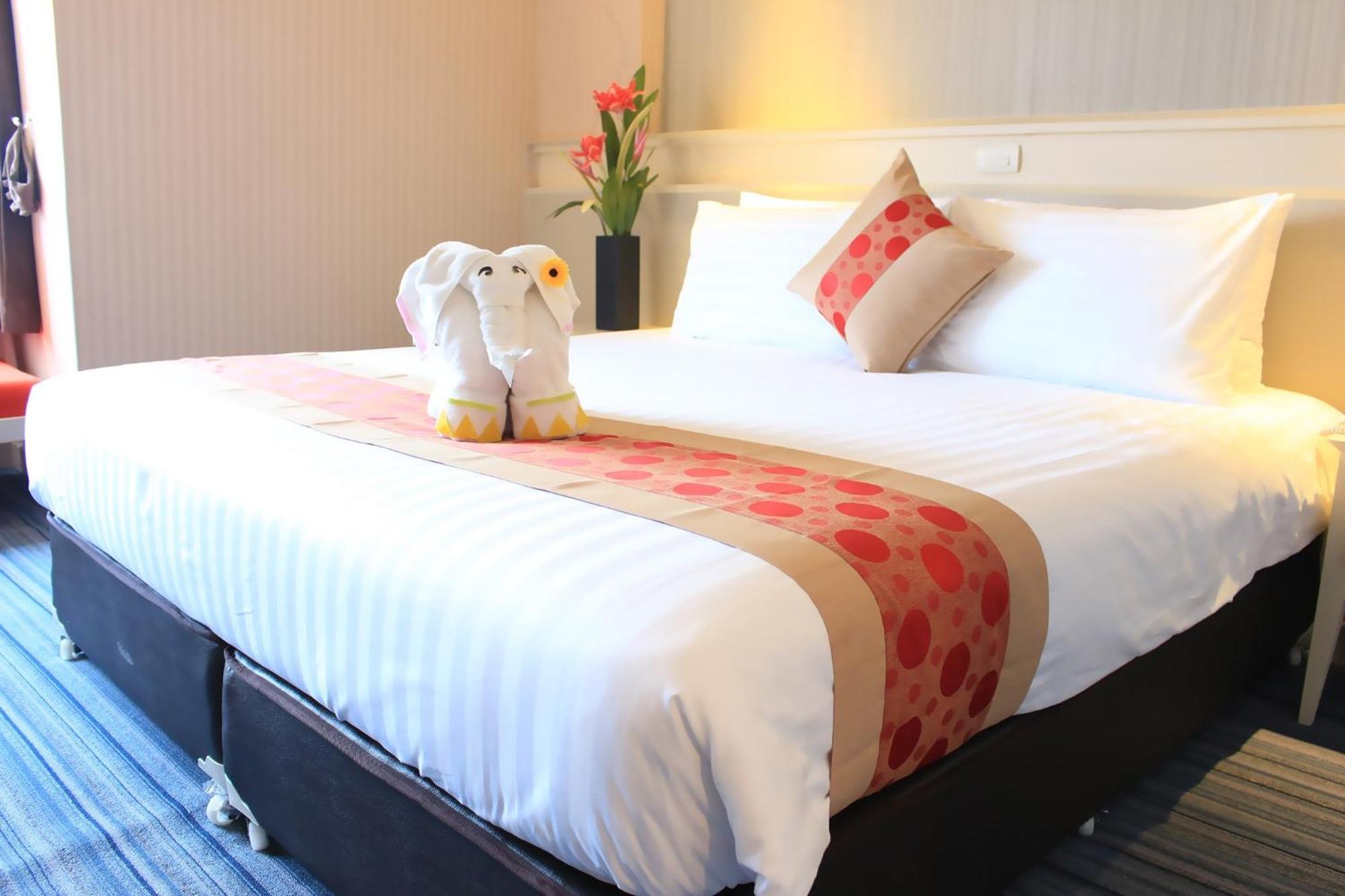โรงแรมวีวิช V Wish Hotel Khon Kaen Exterior photo