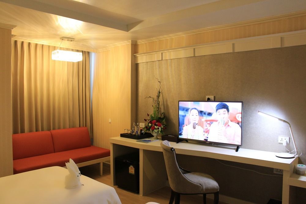 โรงแรมวีวิช V Wish Hotel Khon Kaen Exterior photo