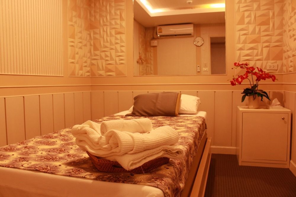 โรงแรมวีวิช V Wish Hotel Khon Kaen Exterior photo