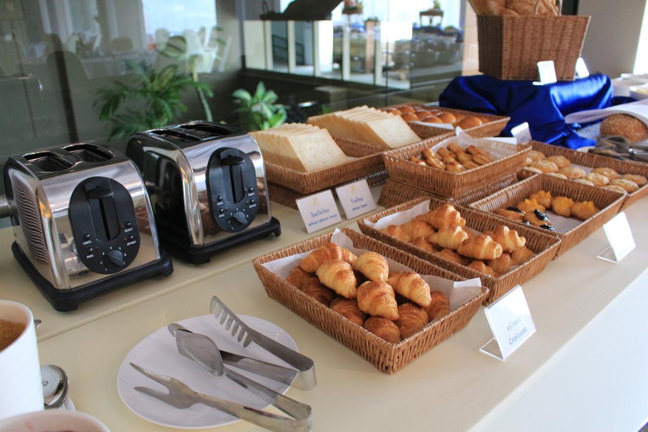 โรงแรมวีวิช V Wish Hotel Khon Kaen Exterior photo